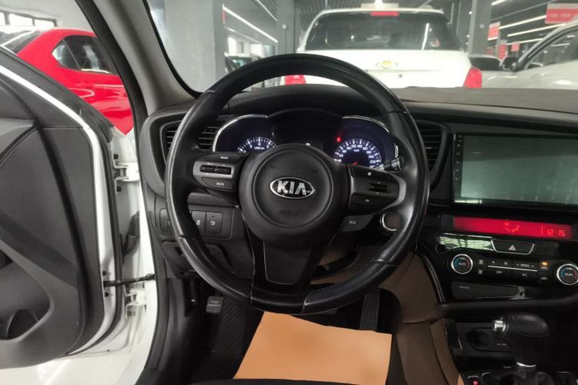 Used Kia K5 2015 2.0L Automatic LUX Steering Wheel