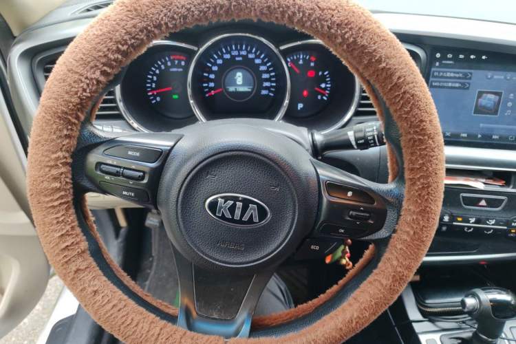 Used Kia K5 2015 2.0L Automatic GL Steering Wheel