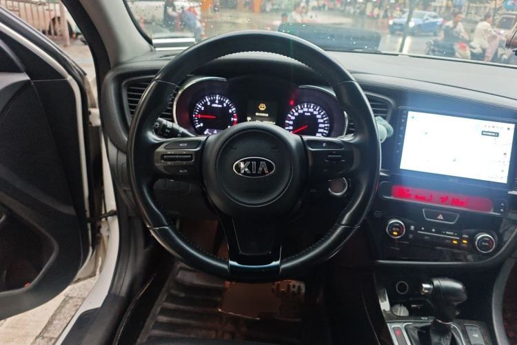 Used Kia K5 2015 2.0L Automatic LUX Steering Wheel