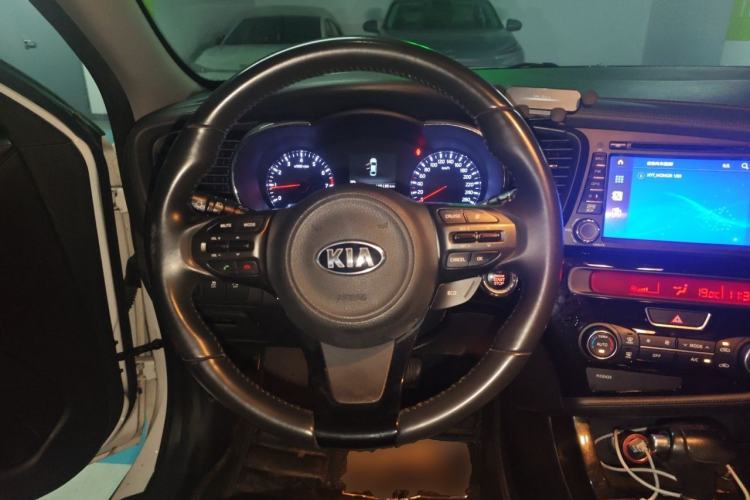 Used Kia K5 2015 2.0L Automatic LUX Steering Wheel