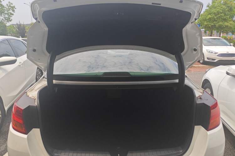 Used Kia K5 2015 2.0L Automatic GL Trunk