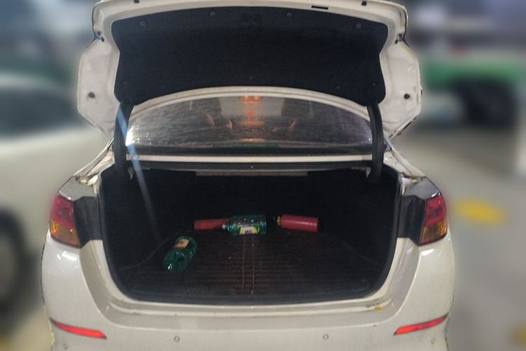 Used Kia K5 2015 2.0L Automatic LUX Trunk