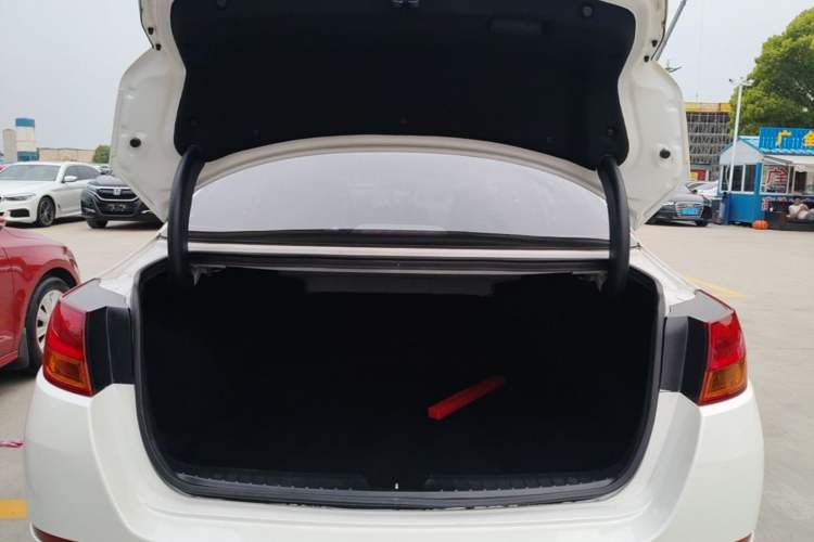 Used Kia K5 2015 2.0L Automatic LUX Trunk