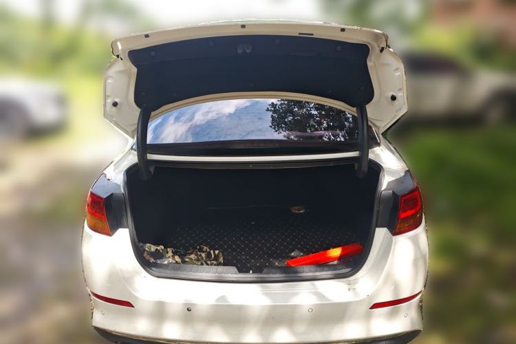 Used Kia K5 2015 2.0L Automatic LUX Trunk