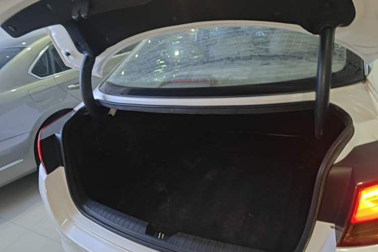 Used Kia K5 2015 2.0L Automatic GL Trunk
