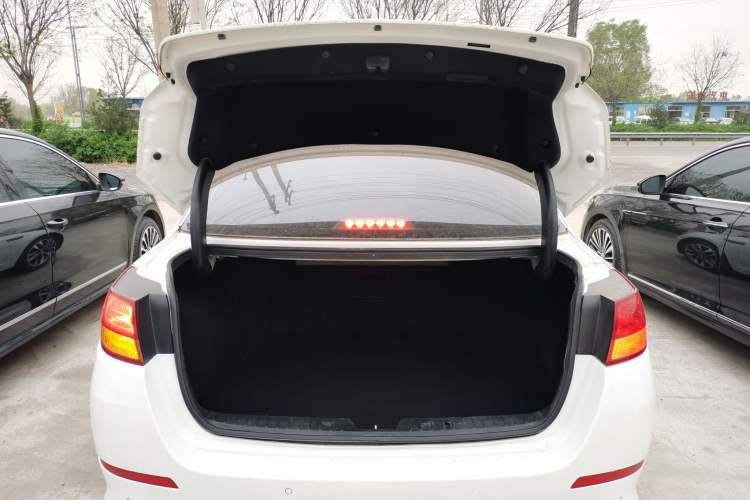 Used Kia K5 2015 2.0L Automatic LUX Trunk