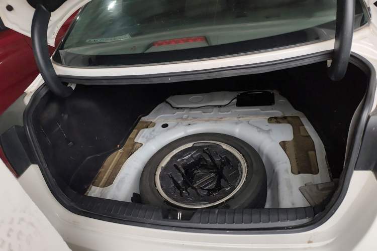 Used Kia K5 2015 2.0L Automatic GLS Trunk