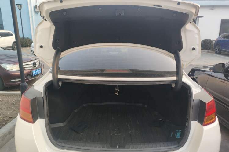 Used Kia K5 2015 2.0L Automatic GLS Trunk