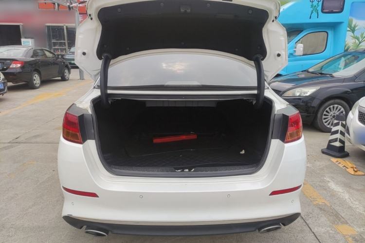 Used Kia K5 2015 2.0L Automatic LUX Trunk