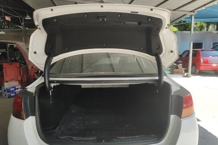 Used Kia K5 2015 2.0L Automatic LUX Trunk