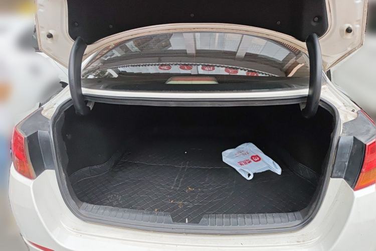 Used Kia K5 2015 2.0L Automatic LUX Trunk