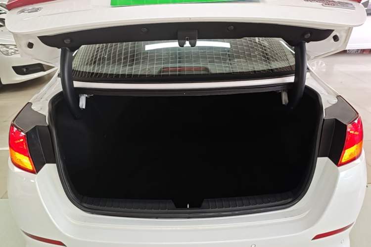 Used Kia K5 2015 2.0L Automatic LUX Trunk