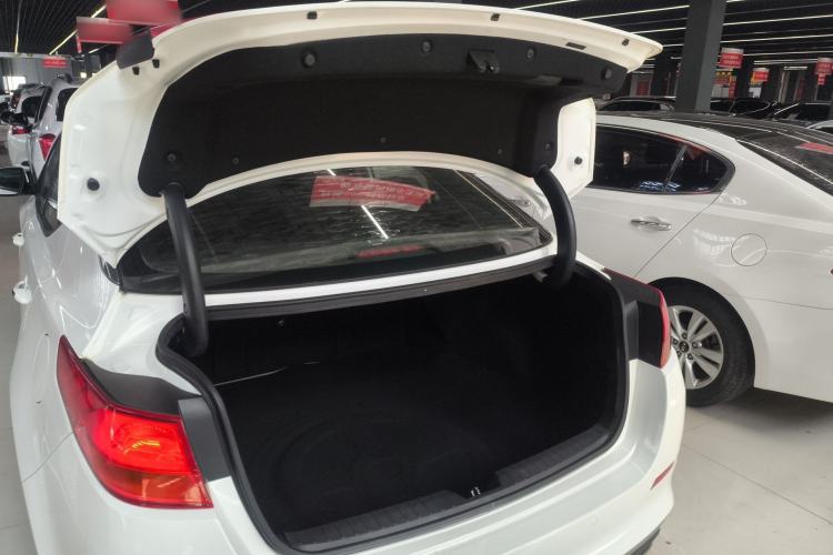Used Kia K5 2015 2.0L Automatic LUX Trunk