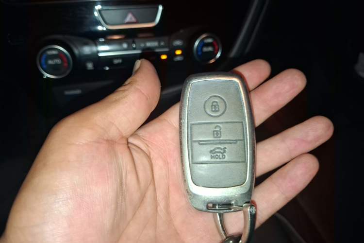 Used Kia K5 2015 2.0L Automatic LUX Vehicle Key