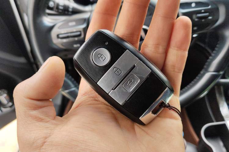 Used Kia K5 2015 2.0L Automatic LUX Vehicle Key