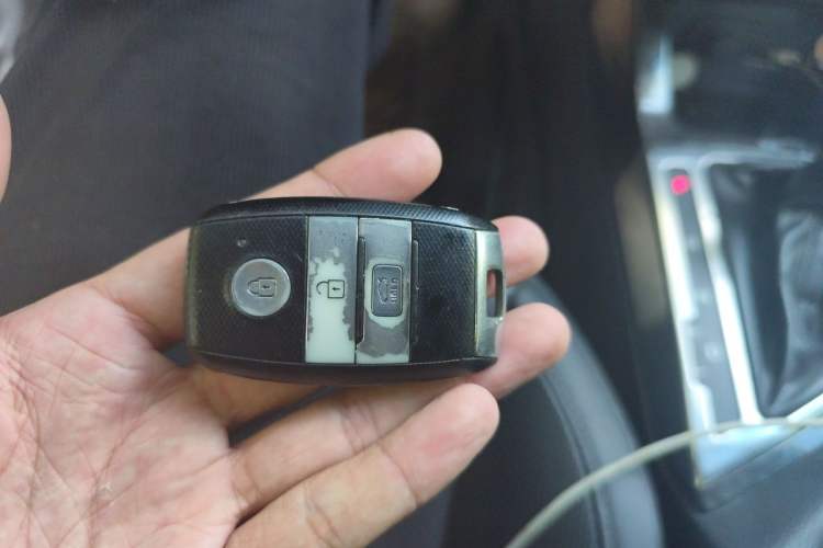 Used Kia K5 2015 2.0L Automatic LUX Vehicle Key