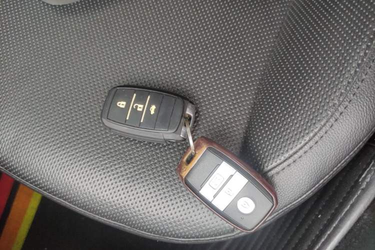 Used Kia K5 2015 2.0L Automatic LUX Vehicle Key