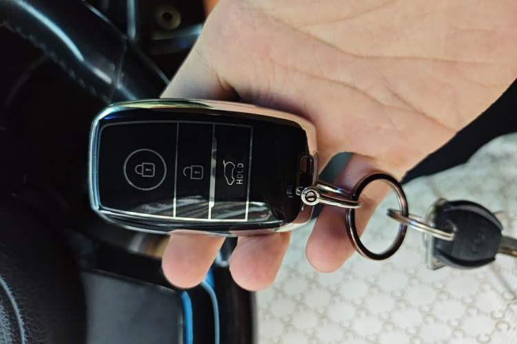 Used Kia K5 2015 2.0L Automatic LUX Vehicle Key