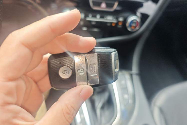 Used Kia K5 2015 2.0L Automatic LUX Vehicle Key