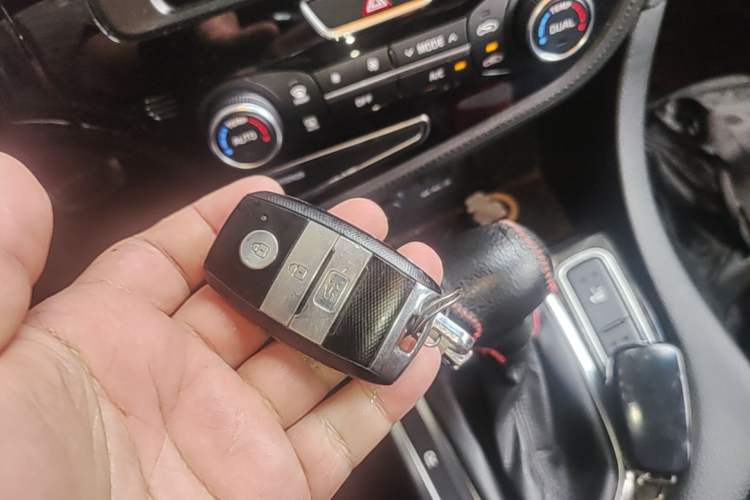 Used Kia K5 2015 2.0L Automatic LUX Vehicle Key
