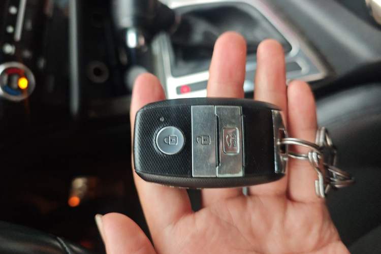 Used Kia K5 2015 2.0L Automatic LUX Vehicle Key
