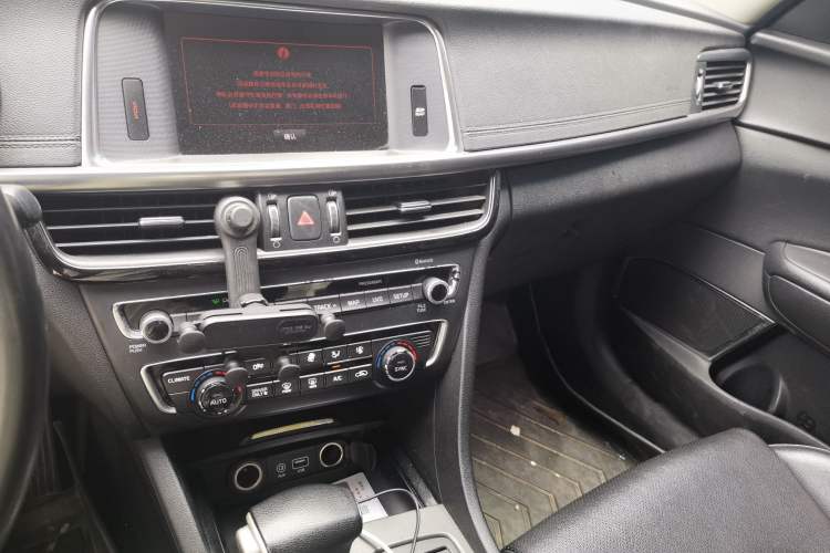 Used Kia K5 2016 2.0L Hybrid GLS Audio And AC Panel