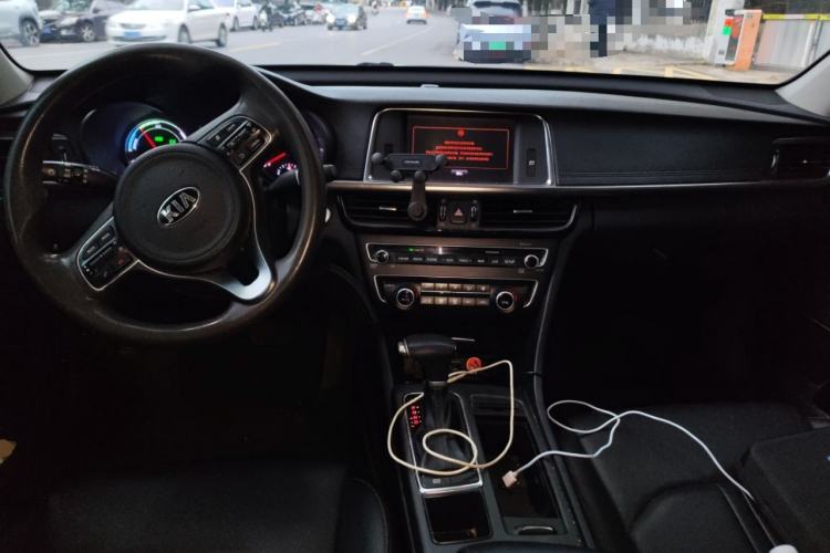 Used Kia K5 2016 2.0L Hybrid GLS Center Console