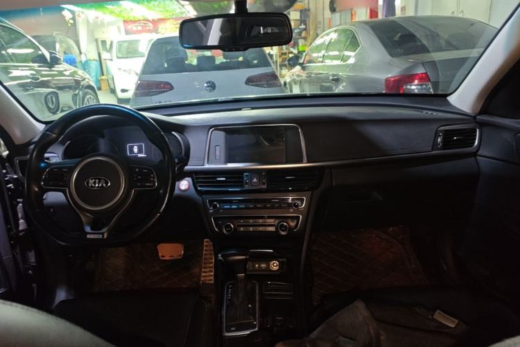 Used Kia K5 2016 1.6T Automatic LUX Center Console