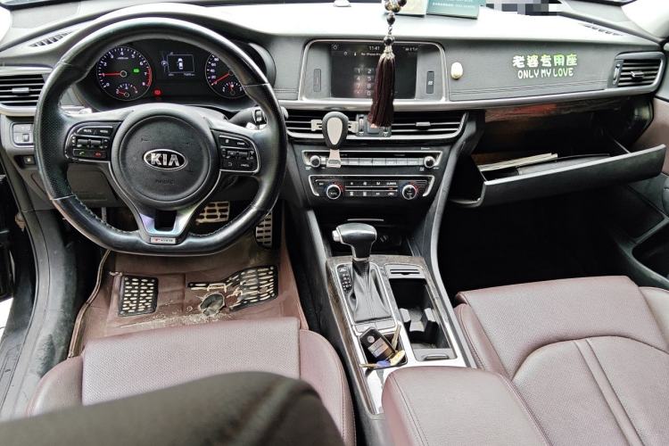 Used Kia K5 2016 1.6T Automatic LUX Center Console