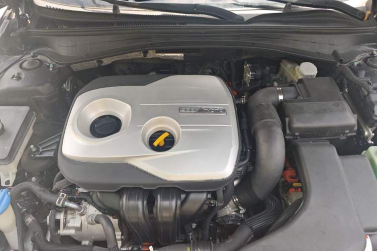 Used Kia K5 2016 2.0L Hybrid GLS Engine Bay