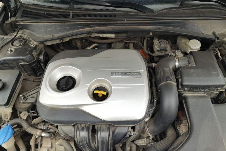 Used Kia K5 2016 2.0L Hybrid GLS Engine Bay
