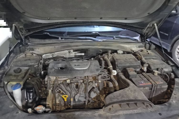 Used Kia K5 2016 1.6T Automatic LUX Engine Bay