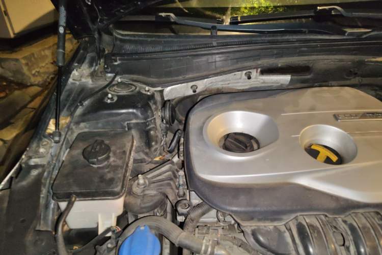 Used Kia K5 2016 2.0L Hybrid GLS Engine Bay Right