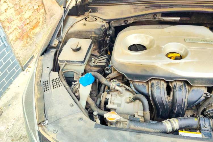 Used Kia K5 2016 2.0L Hybrid GLS Engine Bay Right