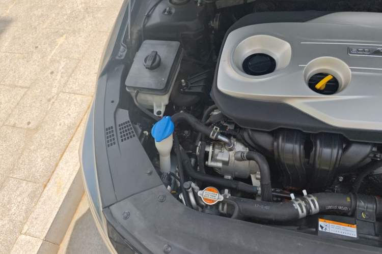 Used Kia K5 2016 2.0L Hybrid GLS Engine Bay Right
