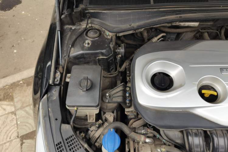 Used Kia K5 2016 2.0L Hybrid GLS Engine Bay Right