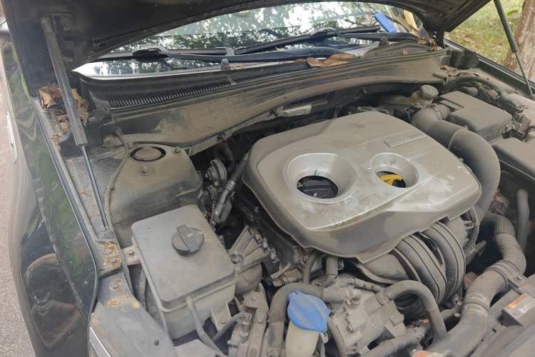 Used Kia K5 2016 2.0L Hybrid GLS Engine Bay Right