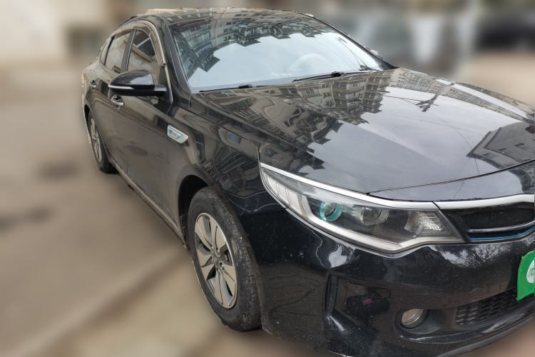 Used Kia K5 2016 2.0L Hybrid GLS Front Right 45 Deg