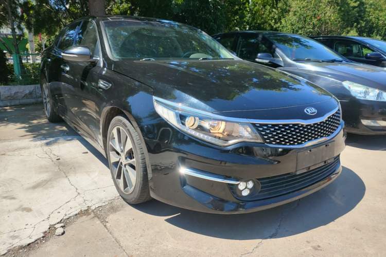 Used Kia K5 2016 2.0L Automatic LUX Front Right 45 Deg