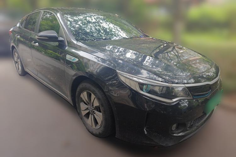 Used Kia K5 2016 2.0L Hybrid GLS Front Right 45 Deg
