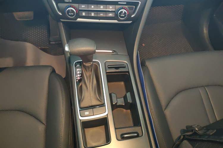 Used Kia K5 2016 2.0L Automatic GL Gear Lever