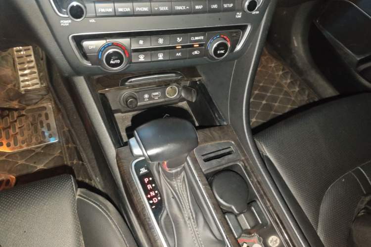 Used Kia K5 2016 1.6T Automatic LUX Gear Lever