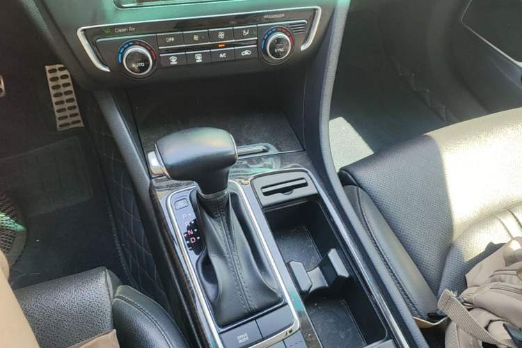 Used Kia K5 2016 2.0L Automatic LUX Gear Lever