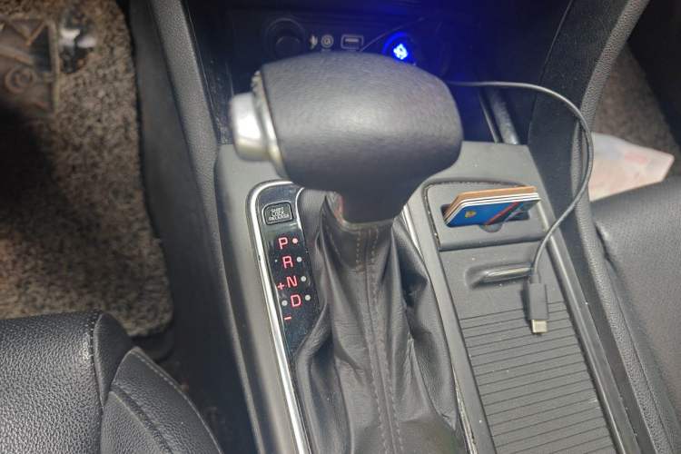 Used Kia K5 2016 2.0L Hybrid GLS Gear Lever