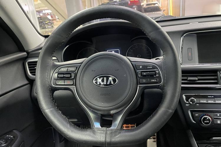 Used Kia K5 2016 1.6T Automatic LUX Interior 2