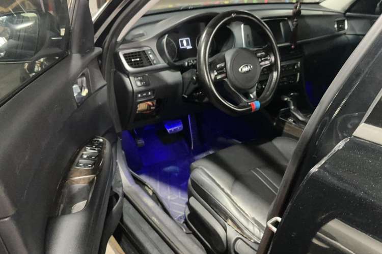 Used Kia K5 2016 1.6T Automatic LUX Interior 2