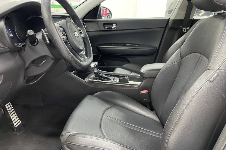 Used Kia K5 2016 1.6T Automatic LUX Interior 3