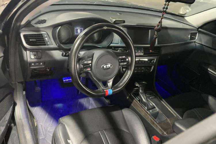 Used Kia K5 2016 1.6T Automatic LUX Interior 3