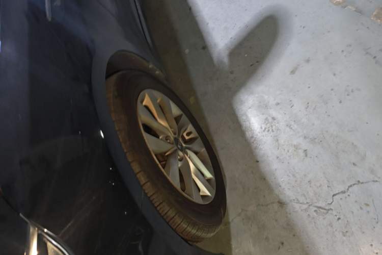 Used Kia K5 2016 1.6T Automatic LUX Left Front Wheel Hub