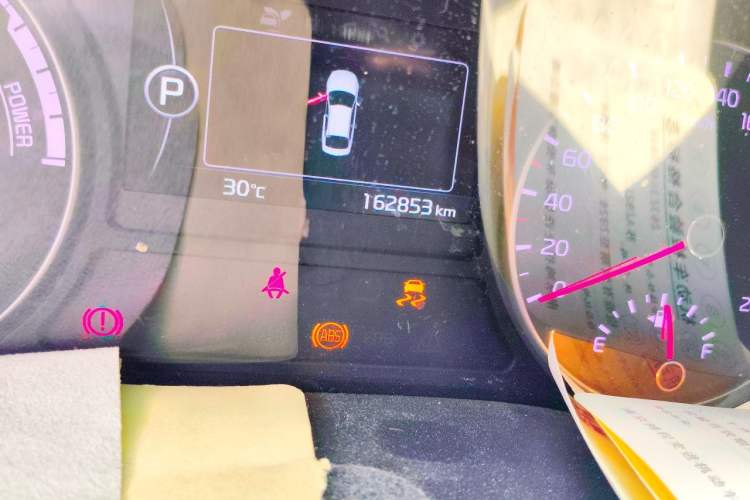 Used Kia K5 2016 2.0L Hybrid GLS Odometer Close Up